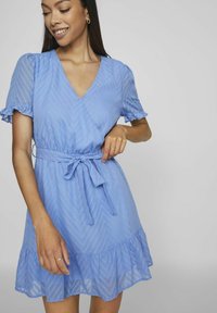 VILA KURZEN ÄRMELN TAILLENGÜRTEL - Jurk - coronet blue
