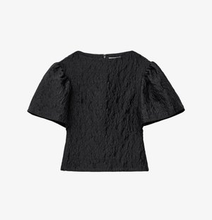 Schwarze, strukturierte Kurzarmbluse mit Puffärmeln und rundem Ausschnitt, flach auf einem weißen Hintergrund liegend.