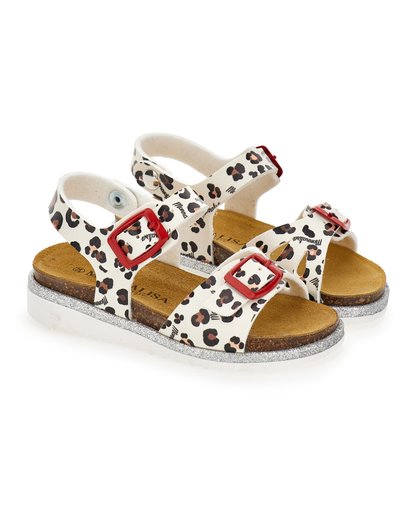 Sandaler med leopardmønster, hvite kunstskinnstropper, røde spenner, brun innersåle og en sølvglitrende yttersåle. Lettvektige og med åpen design.