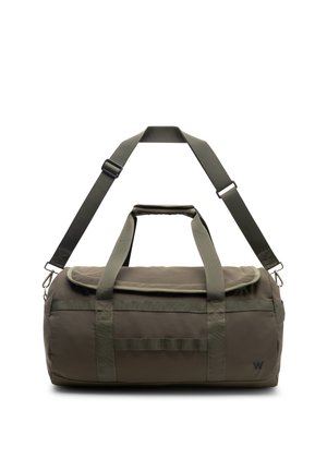Sac polochon vert avec deux poignées de transport et une bandoulière réglable sur fond blanc.