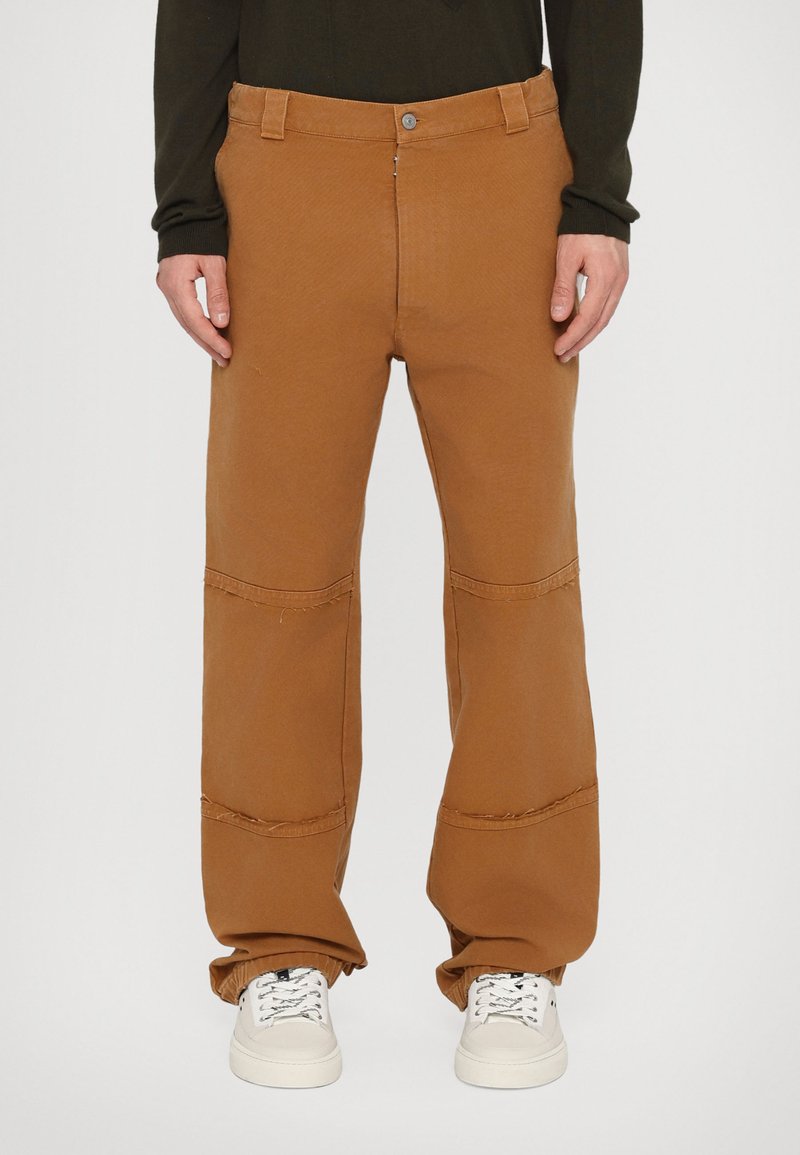 MM6 Maison Margiela - PANTS - Stoffhose - tobacco, Vergrößern