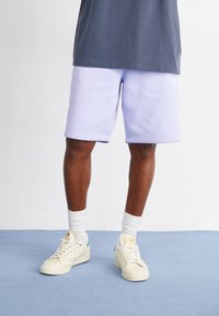 adidas Originals ESSENTIAL - Spodnji deli trenirk - violet tone