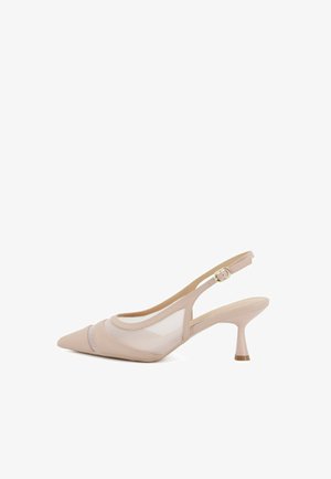 Slingback beige con punta affilata, pannelli in mesh e tacco medio affusolato, fissato da una piccola fibbia.