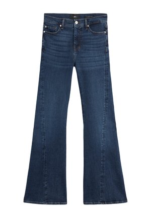 Jeans svasati di colore blu scuro realizzati in denim, con chiusura a bottone, design a cinque tasche e cuciture a contrasto lungo le cuciture.