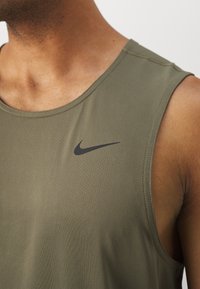 Nike Performance READY - Felső - medium olive/black