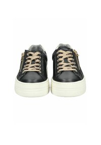 Baskets en cuir noir avec lacets beige et fermeture éclair latérale. Dotées d'une semelle plateforme blanche épaisse et de détails de coutures discrètes.