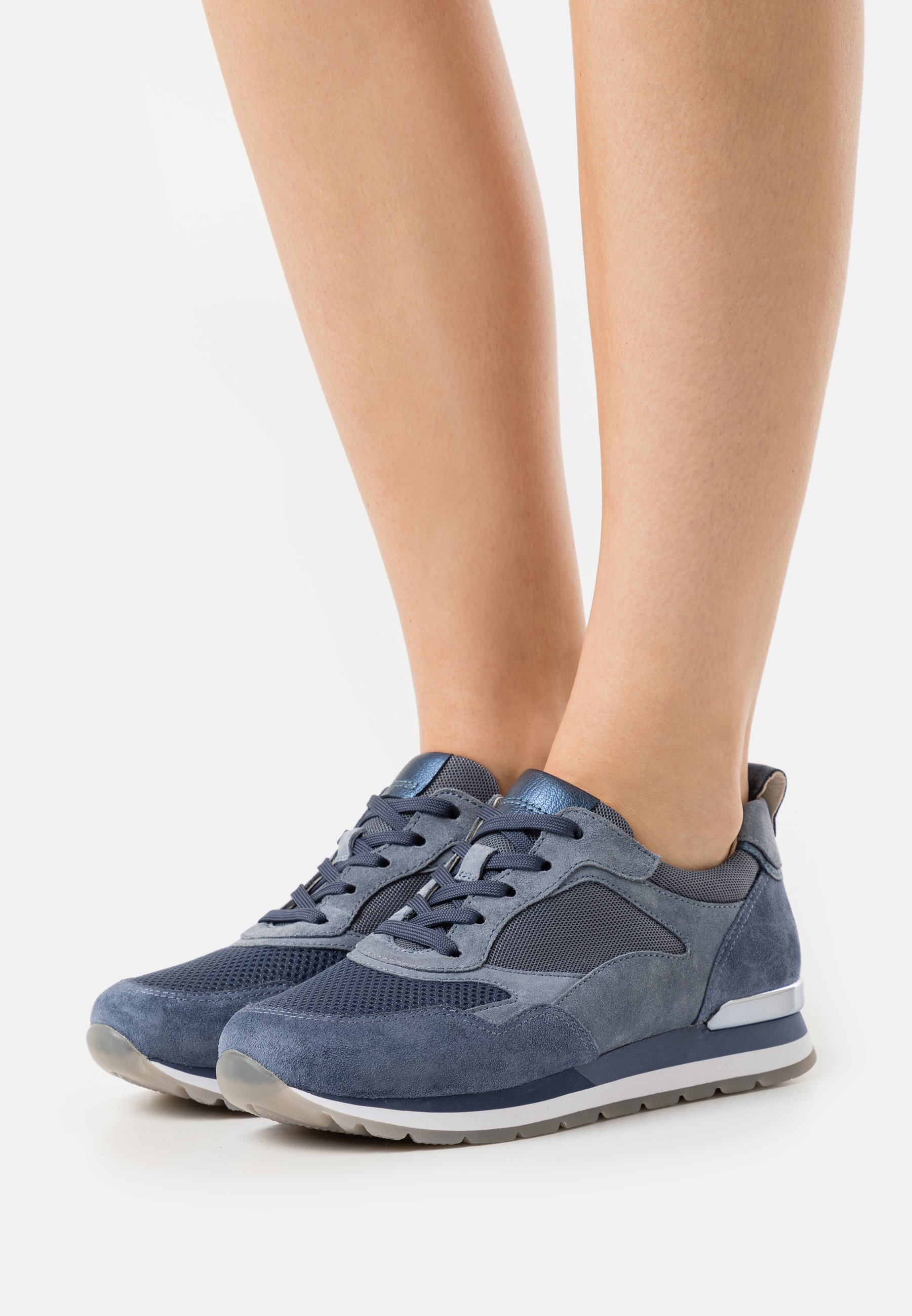 Donkerblauwe sneakers dames broeken \u0026 jeans | KLEDING.nl