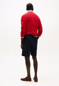 Tommy Hilfiger ESSENTIAL CORE - Shorts - desert sky