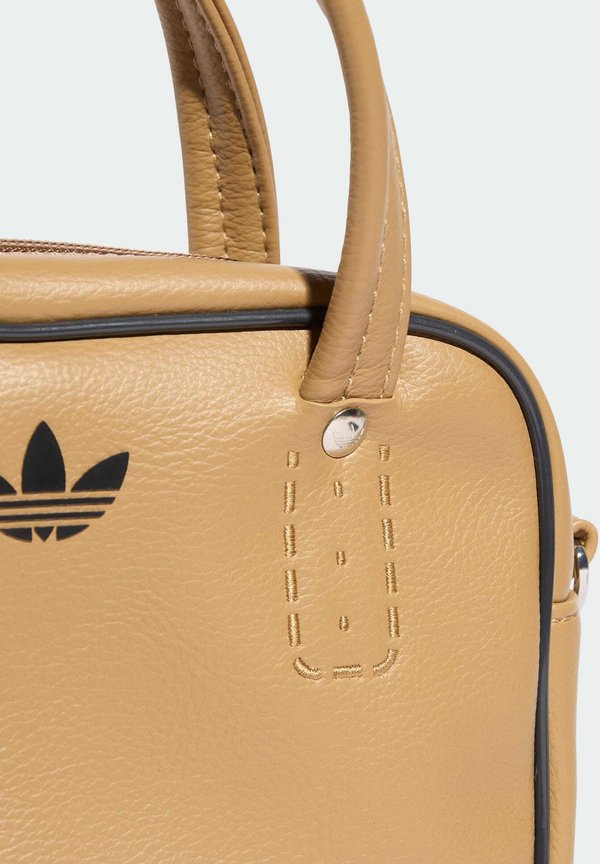 Handbag - cardboard3