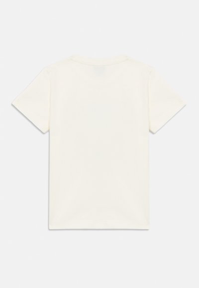 Μπλουζάκι με κοντά μανίκια και στρογγυλή λαιμόκοψη σε ανοιχτό κρεμ χρώμα, κατασκευασμένο από απαλό βαμβακερό ύφασμα με λεία υφή και χωρίς ορατά σχέδια ή διακοσμητικά στοιχεία.