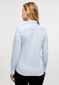 Eterna JERSEY SHIRT - FITTED - Button-down blouse - hellblau