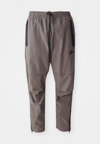 Unselected, cave stone/black