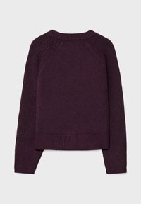 Burgundská sveter s textúrovaným ribbed dizajnom, s raglanovými rukávmi a skráteným dolným okrajom. Mäkka tkanina s jemným leskom.