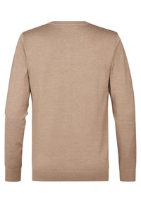 Pulover bej cu gât rotund, material tricotat, design simplu, mâneci lungi, manșete și tiv cu nervuri, textură netedă, detalii minime.