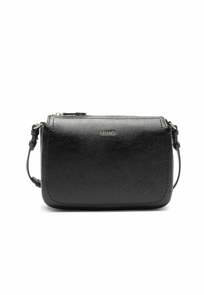 Sac bandoulière noir en cuir avec une finition texturée, doté d'une fermeture éclair, d'une sangle réglable et d'un logo en relief subtil.