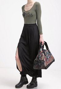 Guess Pullover - olive