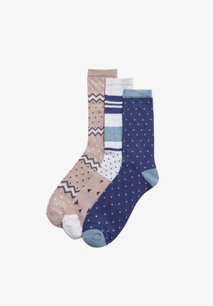 Tres pares de calcetines: rosa claro con patrones, rayas gris y azul, y azul oscuro con pequeños puntos. Material de mezcla de algodón, longitud media.