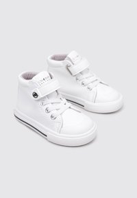 Osito by Conguitos Zapatos de bebé - white