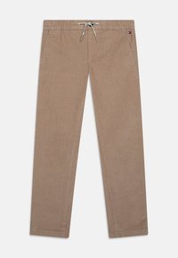Beige corduroy broek met elastische tailleband en witte verstelbare koord, voorzien van zijzakken en een kleine vlaggenlogo op de rechterzak.