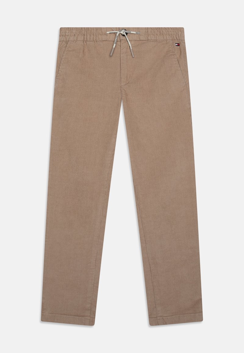 Beige corduroy broek met elastische tailleband en witte verstelbare koord, voorzien van zijzakken en een kleine vlaggenlogo op de rechterzak.