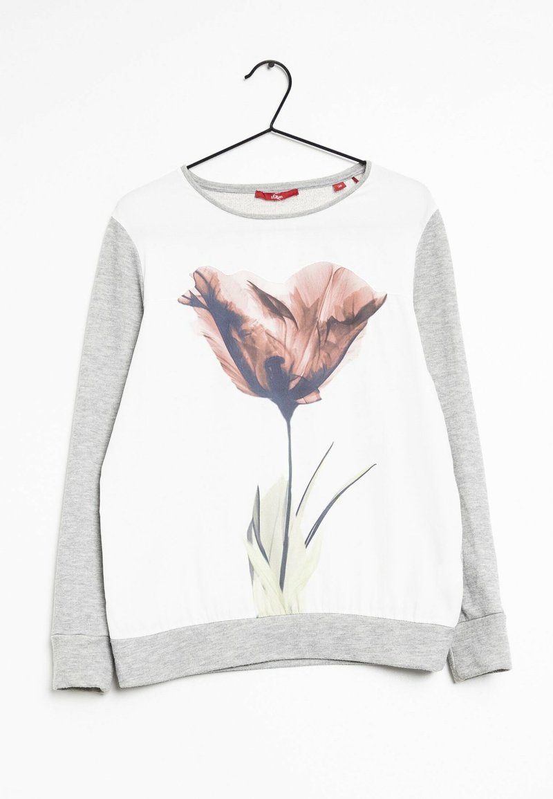 Sweat-shirt gris à manches longues avec un imprimé floral sur le devant, présentant une grande fleur rose et des feuilles vertes sur un fond blanc.