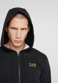 EA7 Emporio Armani Mikina so zipsom - black