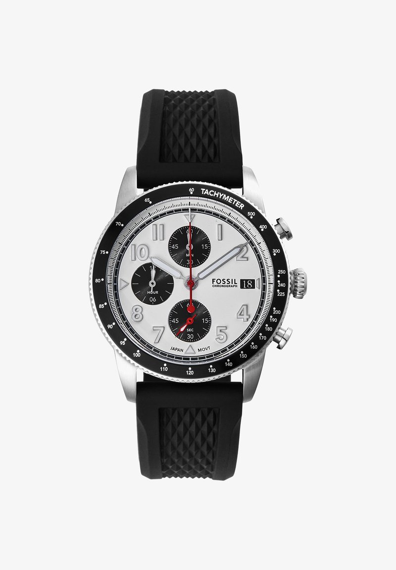 Montre chronographe avec bracelet en caoutchouc noir, boîtier argenté, cadran blanc, trois sous-cadrans noirs, aiguille des secondes rouge et lunette tachymétrique.