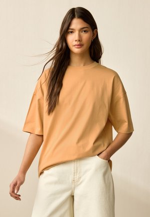 RELAXED FIT SHORT SLEEVE SEAM DETAIL SKATER STYLE - Osnovna majica kratkih rukava - buttermilk yellow