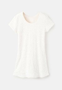 Chemise blanche à manches courtes avec une surface texturée, présentant un col rond et une coupe décontractée. Tissu doux avec une sensation de légèreté.