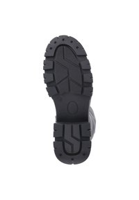 Schwarze Gummisohle mit tiefen Rillen, die ein Zickzackmuster und Sternelemente aufweist. Gerundete Zehenpartie mit einer strukturierten Oberfläche.