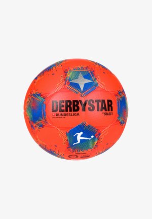 Pallone da calcio arancione brillante con design esagonali blu e verdi, con la scritta "DERBYSTAR" e "BUNDESLIGA" in neretto. Superficie testurizzata.