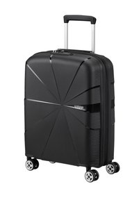 Musta kova matkalaukku, jossa on geometrinen tekstuuripinta. Varustettu teleskooppikahvalla, sulavasti liikkuvilla pyörillä ja vetoketjukiinnityksellä.