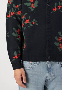 Only & Sons ONSXMAS UNISEX - Jopica - dark navy/poppy red/jungle green