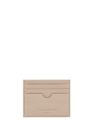 Beige Leder-Kartenetui mit vier Kartenfächern und einem zentralen Fach. Mit geprägtem Markenlogo. Glatte Textur und minimalistisches Design.