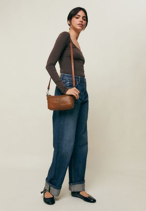 MISAKO KALANI MONEY POCKET - Ülerinna-kott - camel