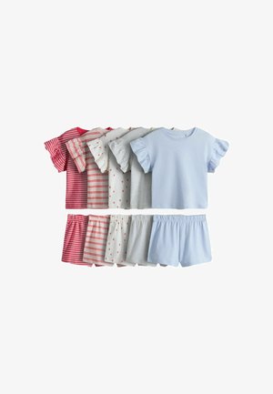 Zes korte mouw tops met ruches en bijpassende shorts met elastische taille voor kinderen in rood, wit, grijs en lichtblauw met strepen en hartpatronen.