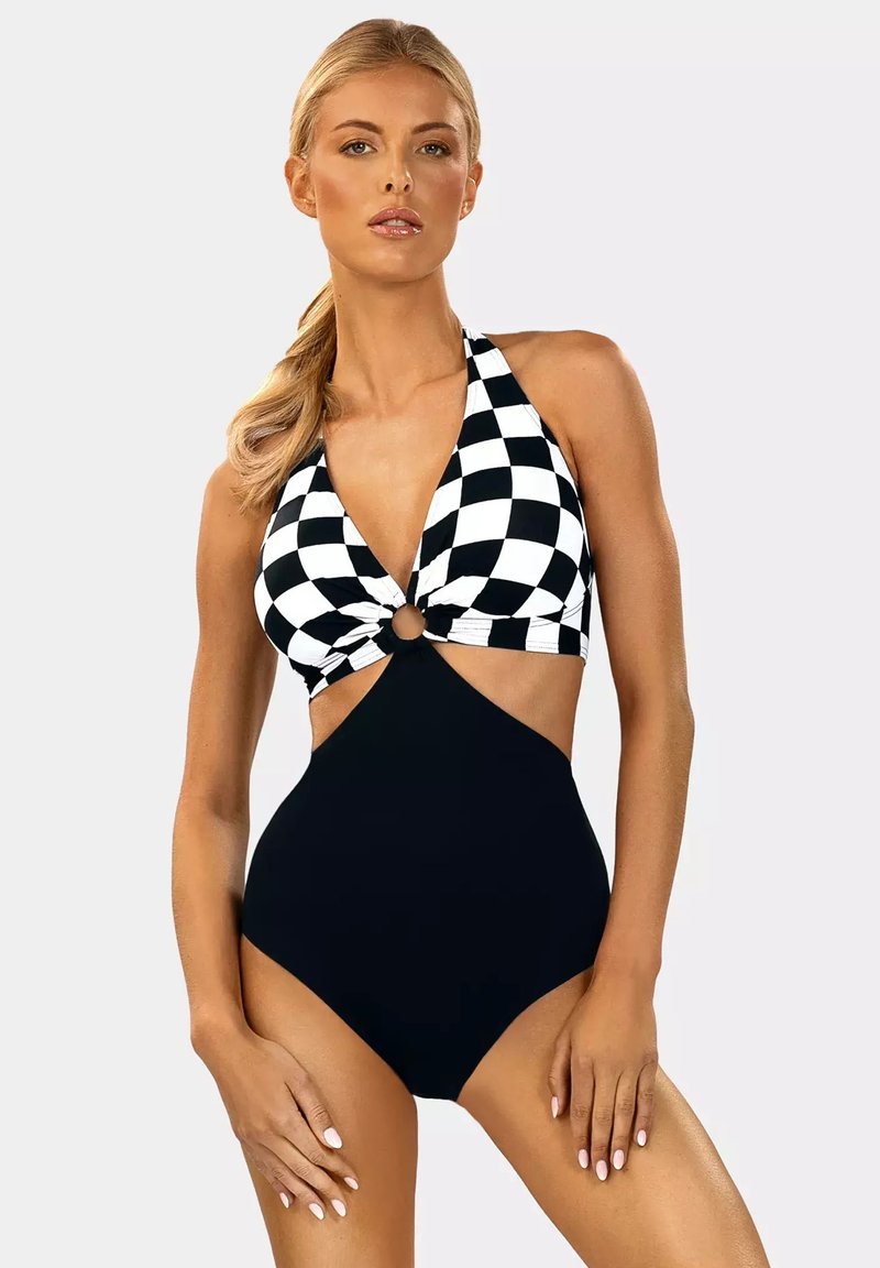 Czarny i biały kostium jednoczęściowy w kratkę z dekoltem halter, wycięciami po bokach i okrągłym elementem ozdobnym na biuście, gładka tekstura.