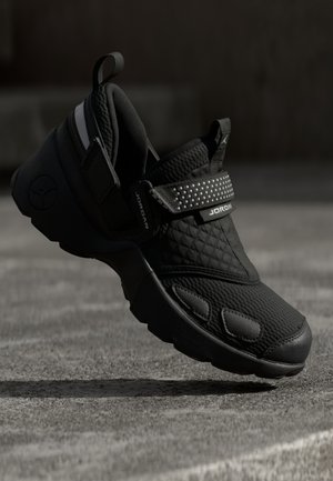 Jordan TRUNNER LX UNISEX - Sneakers basse - black