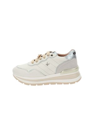 - Sneakersy niskie