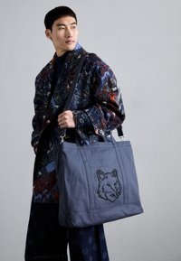 Seleccionado, slate grey