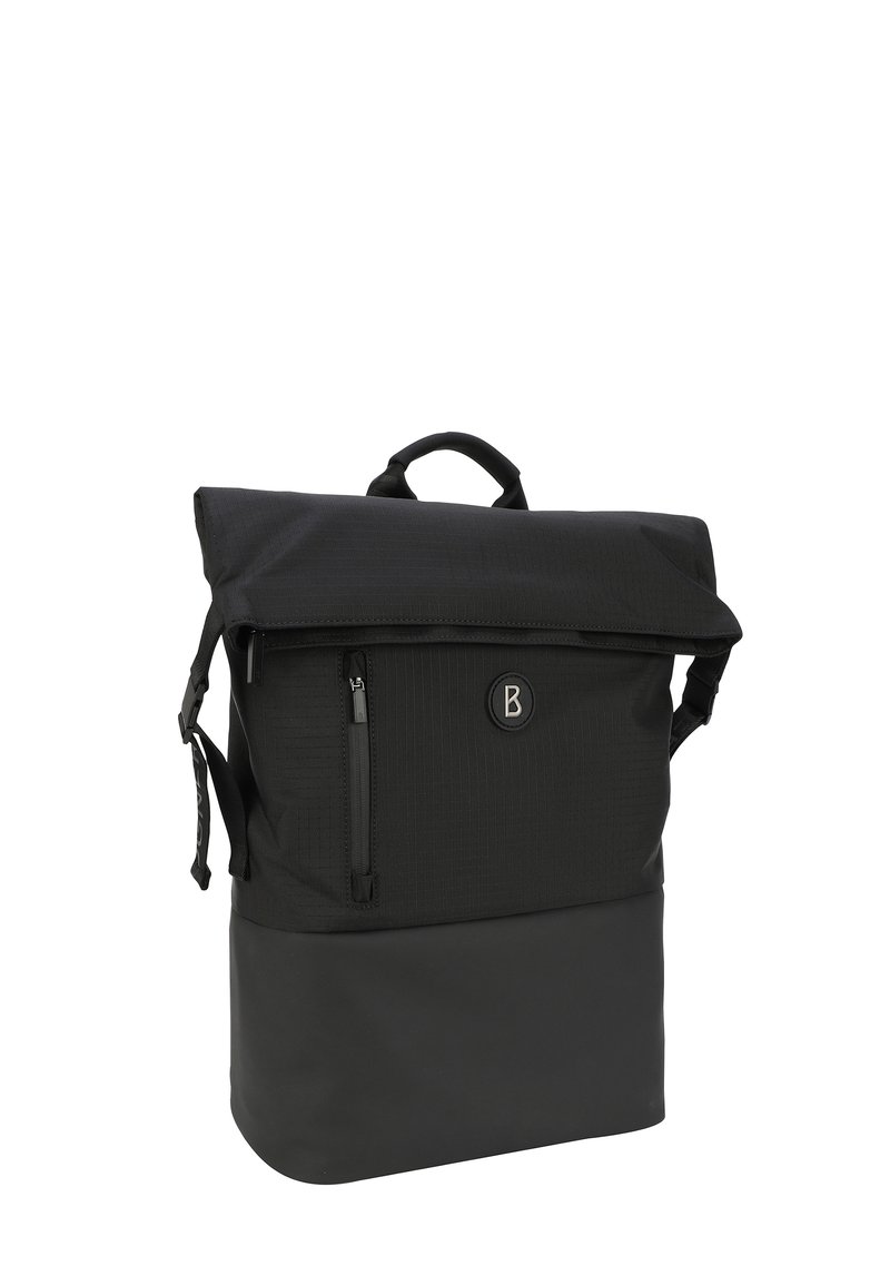 Czarna plecak z rolowanym wierzchem, wykonany z teksturowanej tkaniny i gładkiej dolnej części, z przednią kieszenią na zamek i akcentem w postaci logo.