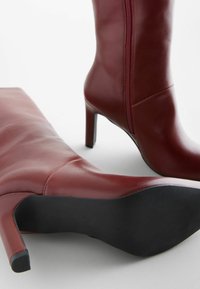 Next Stiefel - mottled red