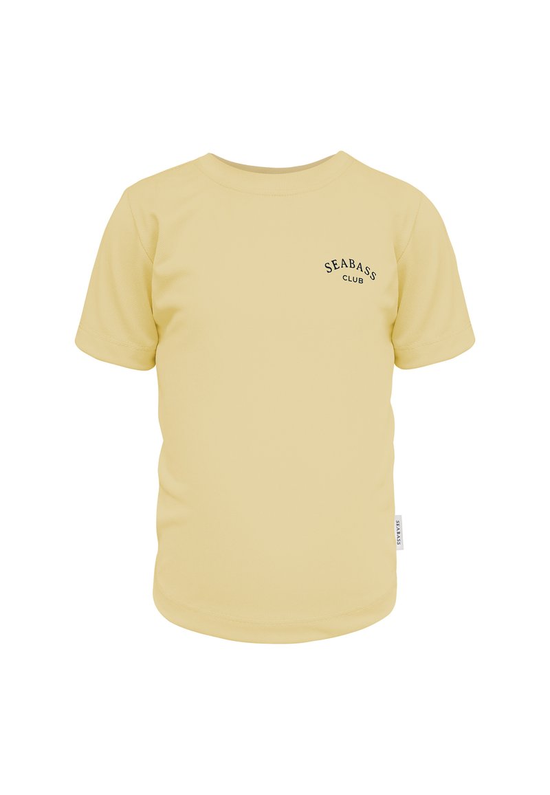 Geel T-shirt met korte mouwen gemaakt van zacht stof, met een klein zwart "SEABASS CLUB" logo op de linkerborst. Glad textuur, klassieke pasvorm.