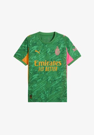 Groene sporttrui met korte mouwen en een tekstuurpatroon, uitgerust met oranje en roze accenten, en het logo "Emirates Fly Better" in vet oranje.