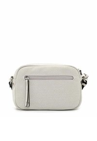 Borsa a tracolla bianca perforata con tasca frontale con zip, bordi arrotondati e tracolla nera a contrasto. Texture liscia, design moderno.