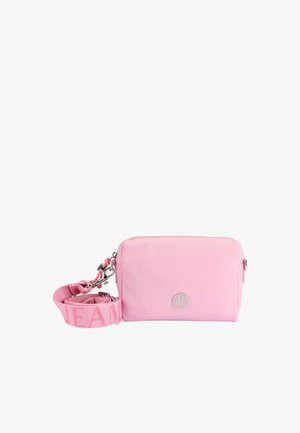 Borsa a tracolla rosa realizzata in tessuto liscio, con forma rettangolare, chiusura con zip e dettaglio del logo. Include una tracolla regolabile con motivo.