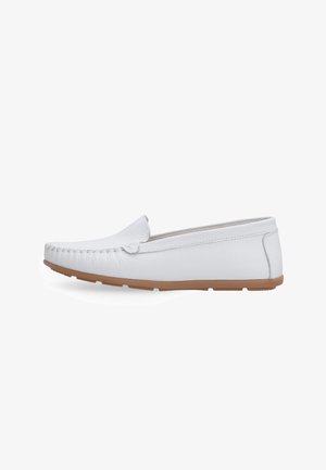 Mocassins en cuir blanc avec une finition texturée, dotés de coutures le long de l'orteil et d'une semelle en caoutchouc tan pour une meilleure adhérence.