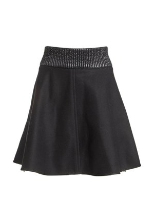 Jupe trapèze noire avec taille élastique texturée, tissu lisse et couture verticale visible au centre devant.