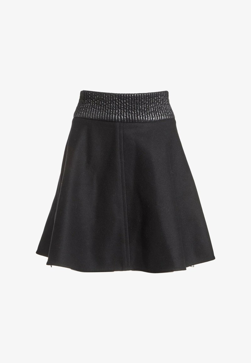 Jupe trapèze noire avec taille élastique texturée, tissu lisse et couture verticale visible au centre devant.