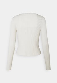 Bílý žebrovaný top s dlouhým rukávem, přiléhavým střihem, kulatým výstřihem a jemnou texturou. Hladká látka s mírně zkráceným lemem.